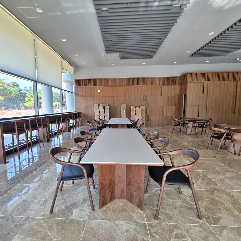 국립고궁박물관,박물관가구,관공서가구,박물관라운지,박물관로비,라운지가구,로비가구,고급가구,고급원목가구,원목의자,원목테이블,세라믹테이블,라운지인테리어,미드센추리가구,미드센추리테이블,미드센추리의자,월넛의자,월넛테이블,월넛바의자,원목바의자,원목바테이블