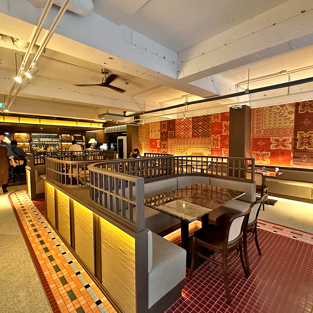 태국식당,태국레스토랑,타이레스토랑,이국적인인테리어,타이인테리어,태국인테리어,라탄의자,라탄가구,라탄인테리어,식당인테리어,식당가구,식당붙박이소파,식당테이블,대리석테이블,천연대리석테이블,고급테이블,패브릭붙박이소파,라탄식당의자